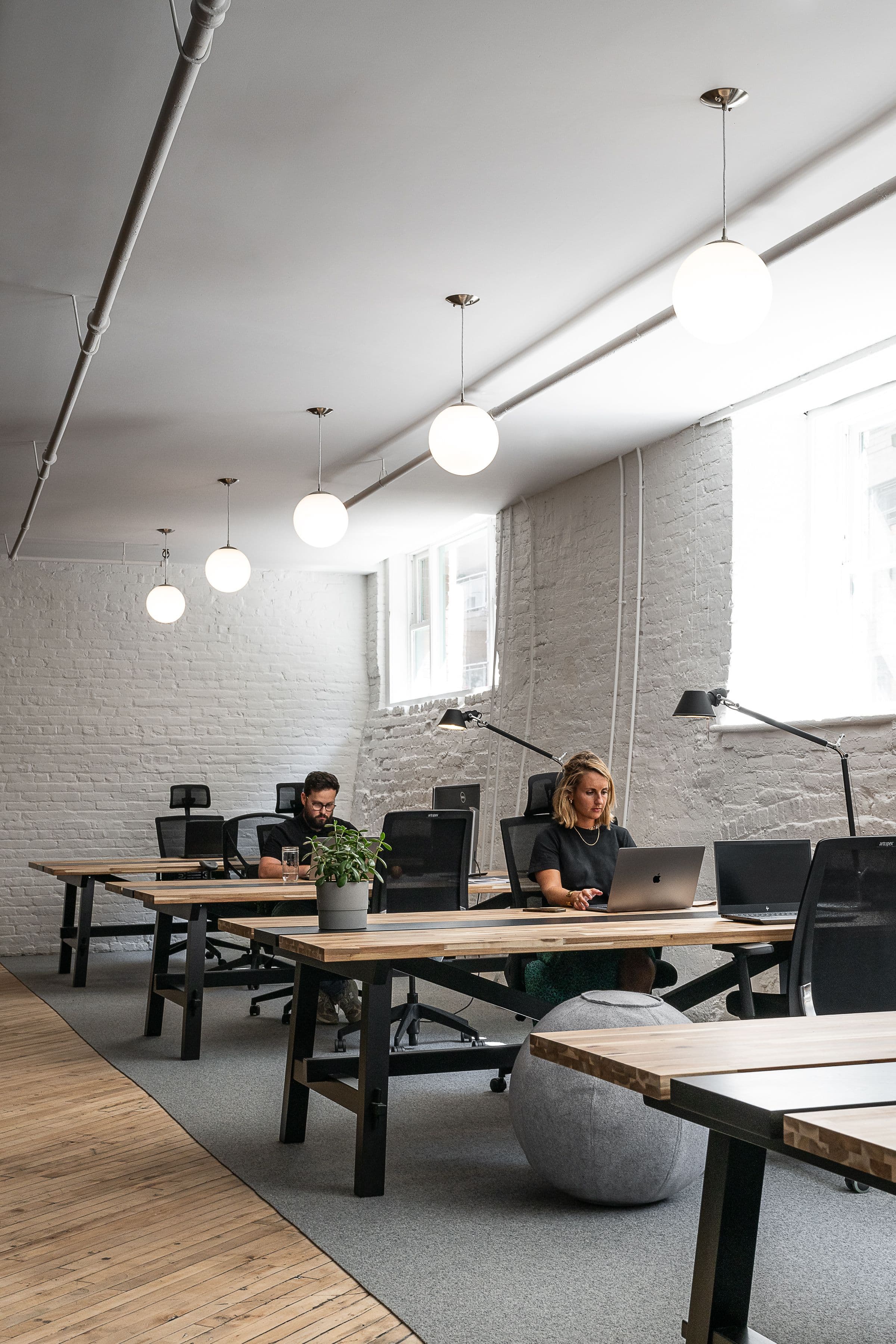 Bureau en aire ouverte espace coworking québec